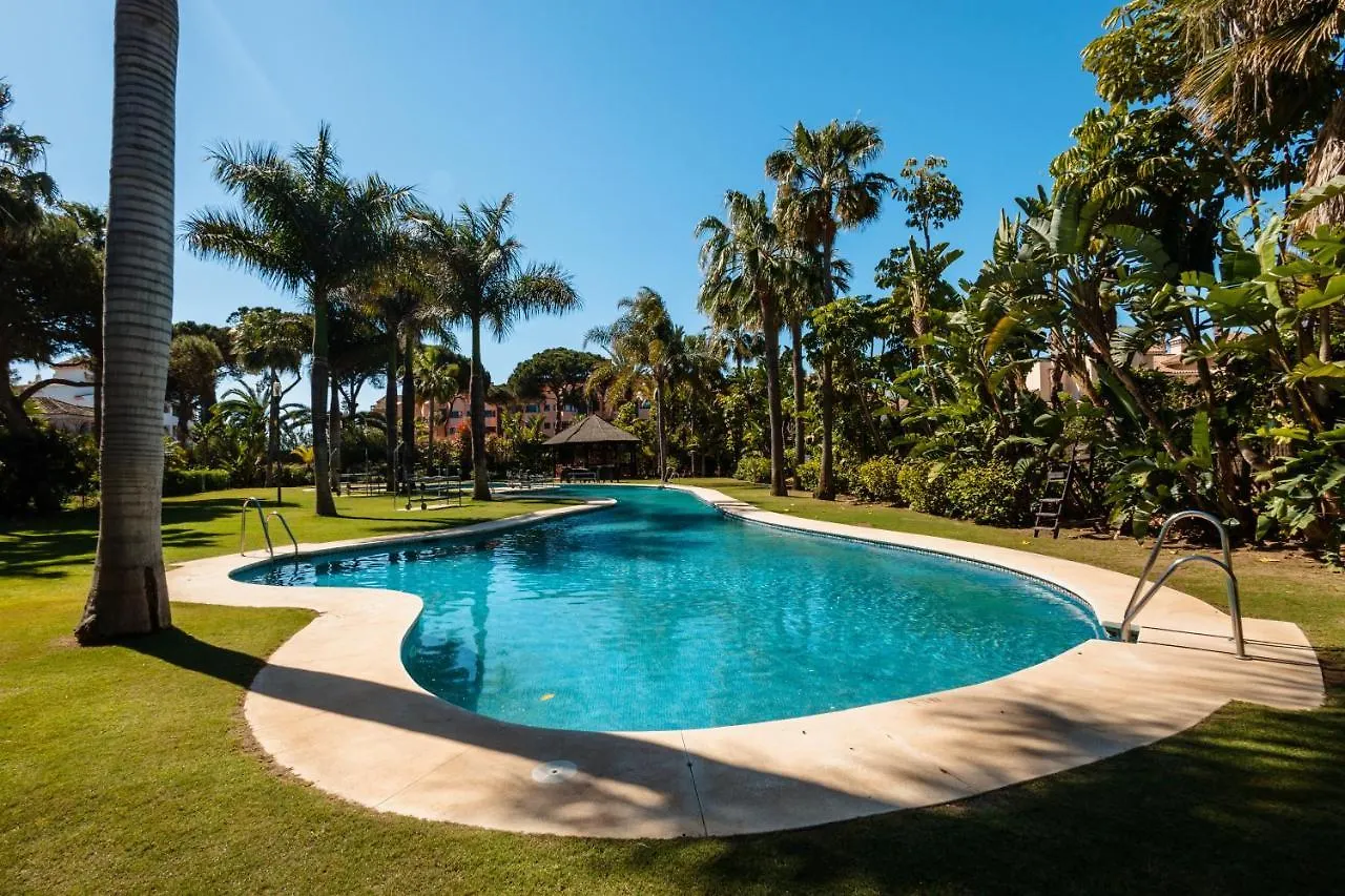 Apartment With 3 Bedrooms, Terrace, Indoor Pool And Sauna At 100 M From The Beach In Puerto Banus マルベーリャ