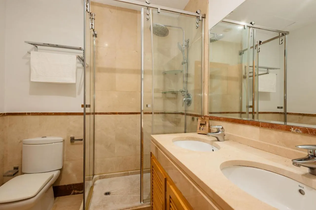 Apartment With 3 Bedrooms, Terrace, Indoor Pool And Sauna At 100 M From The Beach In Puerto Banus Μαρμπέλλα